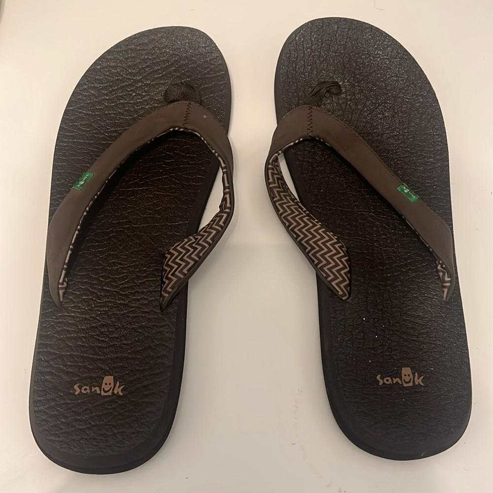 Sanuk size 9 women’s yoga mat flip flips